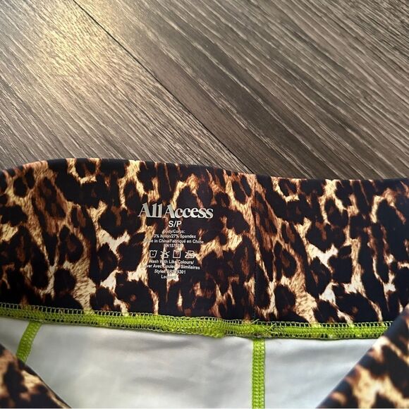 All access Center Stage Pocket Legging in Leopard - Picture 4 of 5